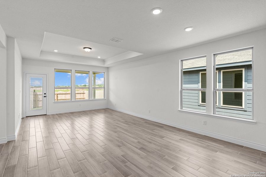 Spacious, unfurnished interior of a new home in Horizon Ridge, San Antonio (Image 19).