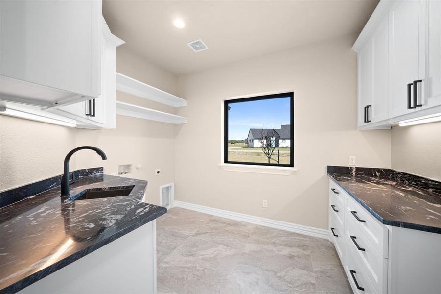 Furnished interior view inside a new home in , Midlothian (Image 6).