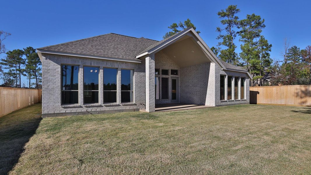 Exterior details and patio area of a home in Kresston 65', Magnolia (Image 3). Exterior details and patio area of a home in Kresston 65', Magnolia (Image 3).