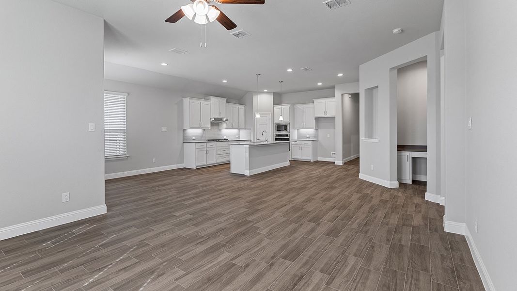 Spacious, unfurnished interior of a new home in Treeline, Justin (Image 15).
