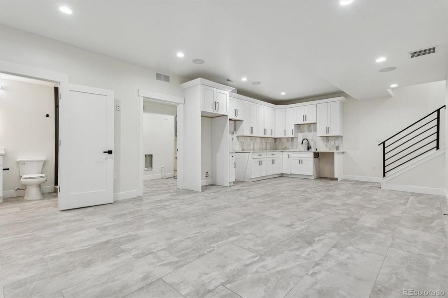 Spacious, unfurnished interior of a new home in , Denver (Image 40).