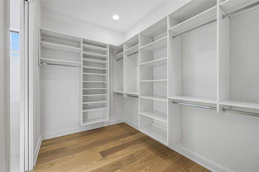 Spacious, unfurnished interior of a new home in , Tampa (Image 18).