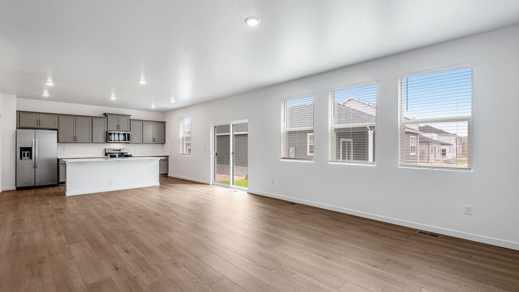 Spacious, unfurnished interior of a new home in Silver Peaks, Lochbuie (Image 10).