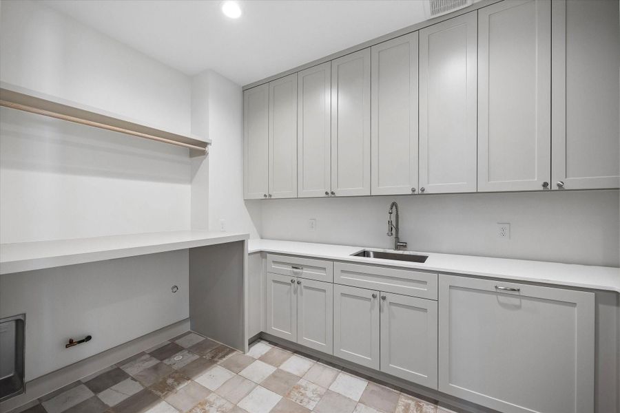 **PREVIOUS BUILDER WORK** **PREVIOUS BUILDER WORK**