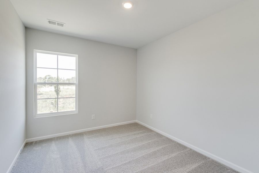 Spacious, unfurnished interior of a new home in Astoria, Columbia (Image 26).
