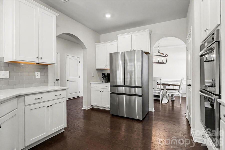 Arched entry and under cabinet lighting