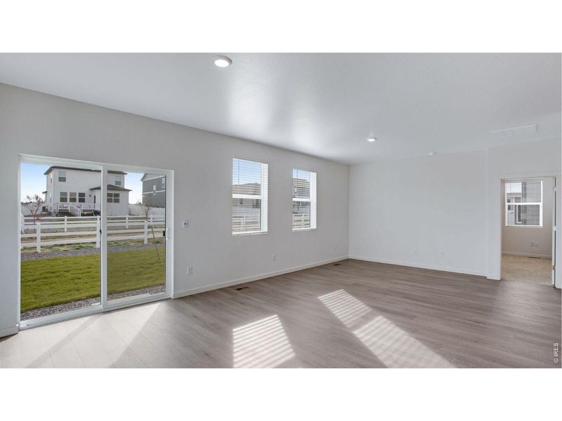 Spacious, unfurnished interior of a new home in Hansen Farm, Fort Collins (Image 23).