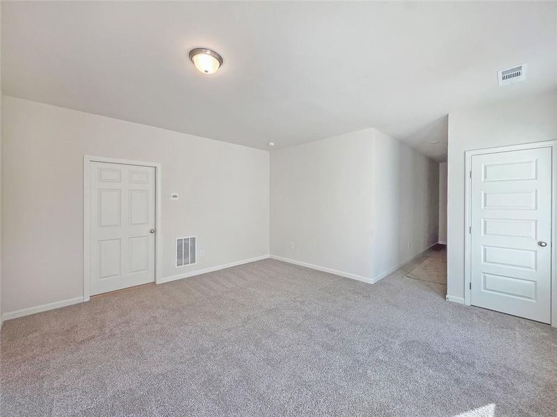 Spacious, unfurnished interior of a new home in , Gainesville (Image 20).