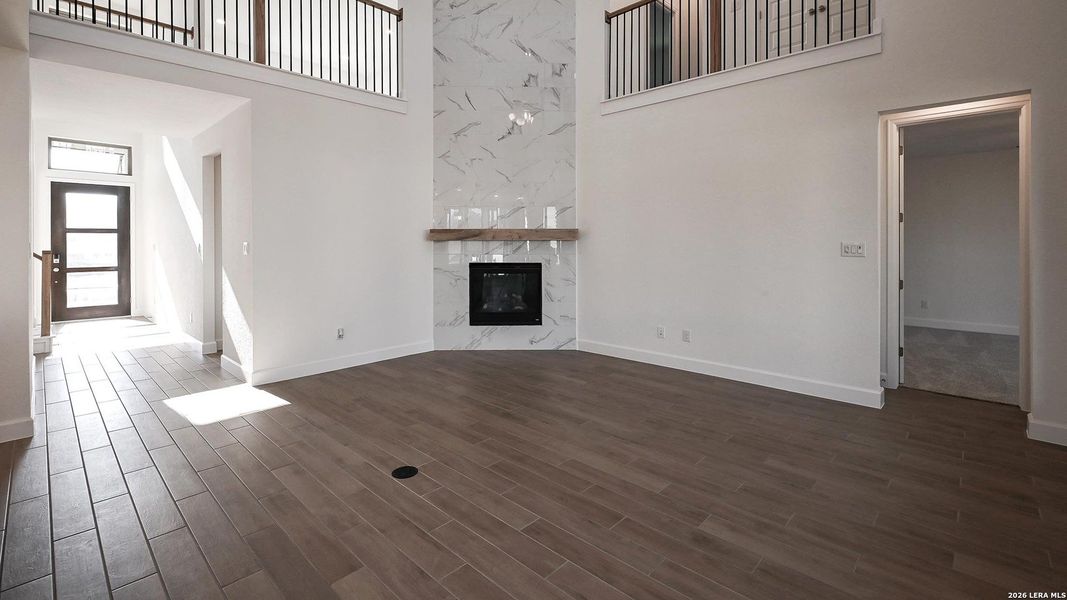 Spacious, unfurnished interior of a new home in Johnson Ranch, Bulverde (Image 15).