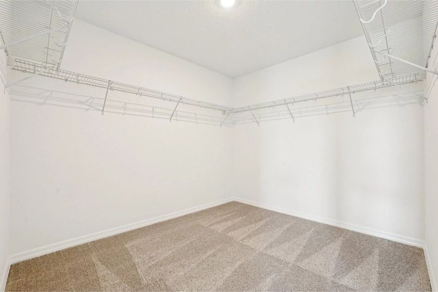 Spacious, unfurnished interior of a new home in Ardisia Park, New Smyrna Beach (Image 24).