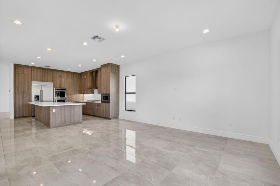 Spacious, unfurnished interior of a new home in , Boca Raton (Image 48).