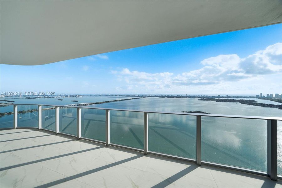 Condo located in Miami, FL showcasing its design and architecture (Image 5).