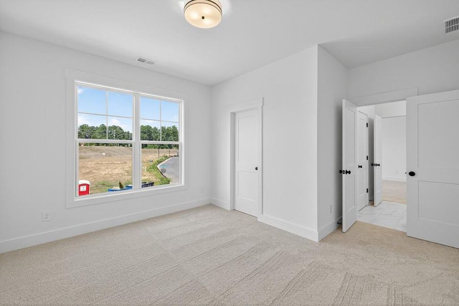 Spacious, unfurnished interior of a new home in Livingstone Park, Kennesaw (Image 34).