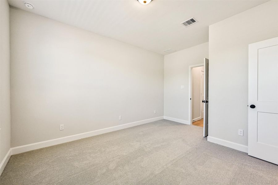 Spacious, unfurnished interior of a new home in Pearland Old Townsite, Pearland (Image 29). Spacious, unfurnished interior of a new home in Pearland Old Townsite, Pearland (Image 29).