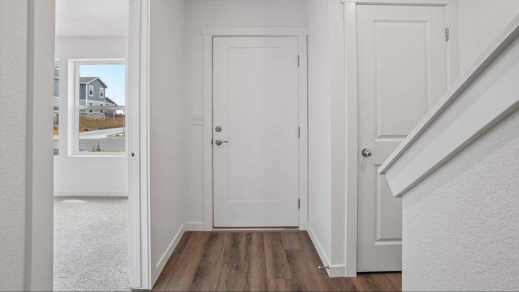 Entryway with modern finishes. Entryway with modern finishes.