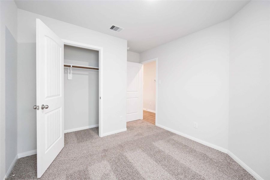 Spacious, unfurnished interior of a new home in Sandrock Station, Houston (Image 18).