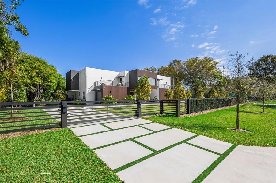 Image 93 of a home in .