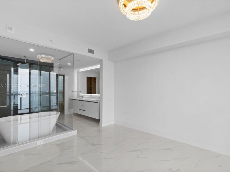 Spacious, unfurnished interior of a new home in Aria Reserve, Miami (Image 20).