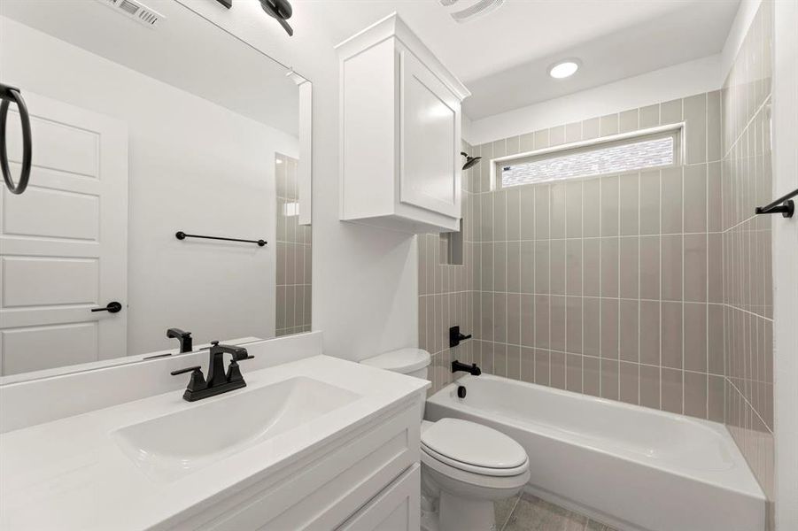 23. 15204 Chipping - 4TH Bath