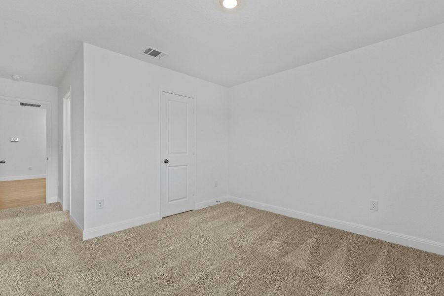 Spacious, unfurnished interior of a new home in Riverview, Georgetown (Image 28).