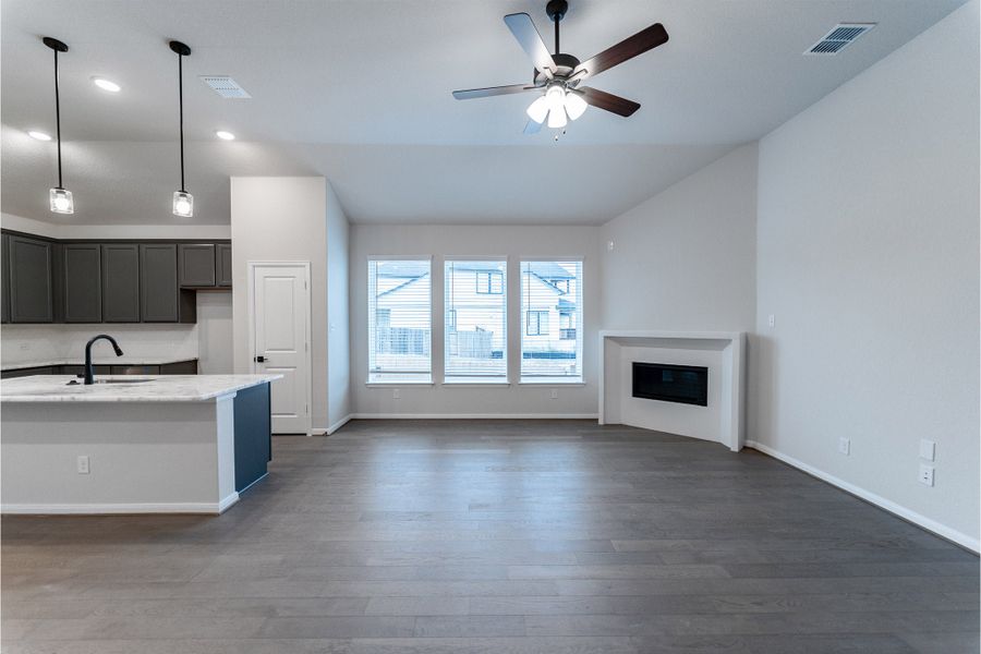 Spacious, unfurnished interior of a new home in Homestead, Schertz (Image 13).