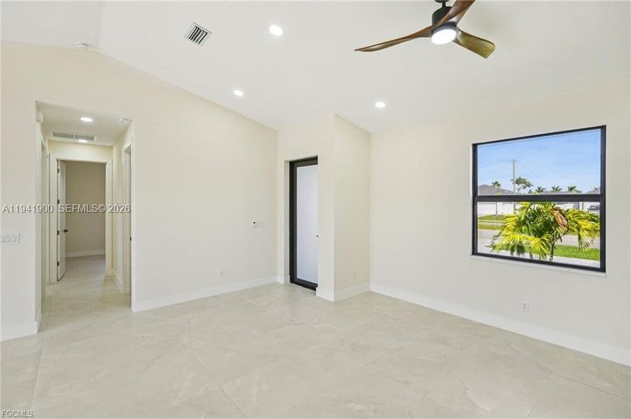 Spacious, unfurnished interior of a new home in , Cape Coral (Image 15).