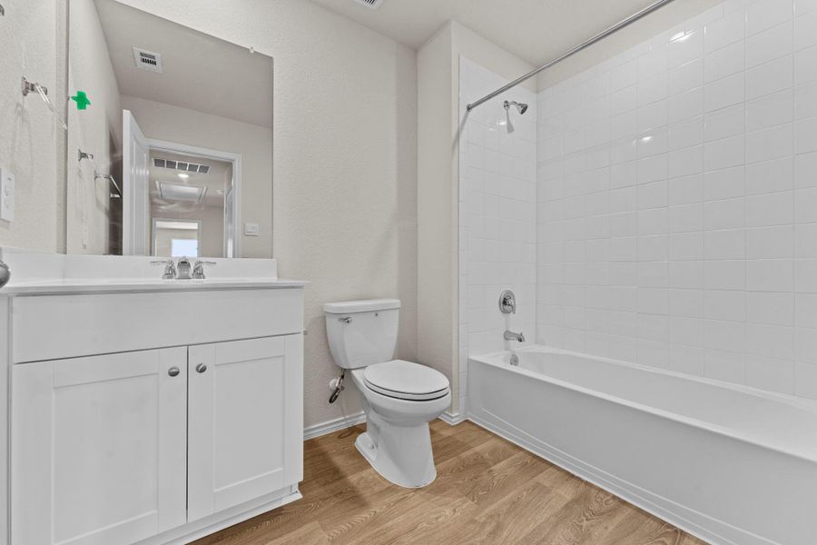 Furnished interior view inside a new home in Ladera, Luling (Image 6).