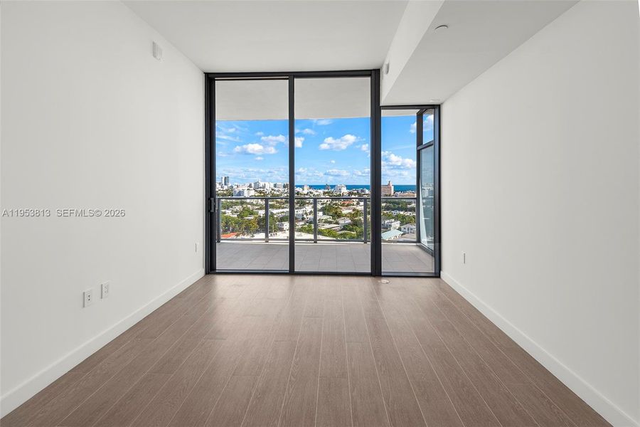 Spacious, unfurnished interior of a new home in Five Park, Miami Beach (Image 20).