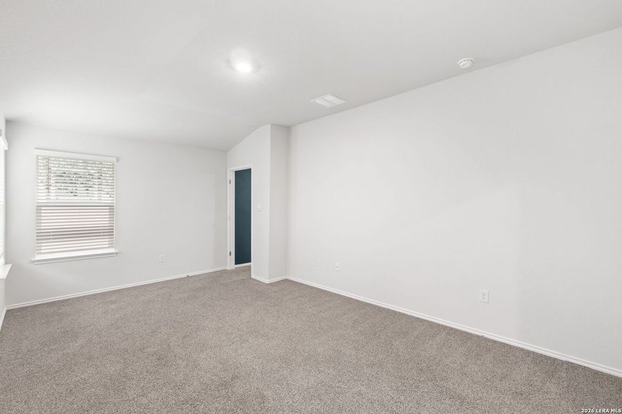 Spacious, unfurnished interior of a new home in Copper Canyon, Bulverde (Image 15).