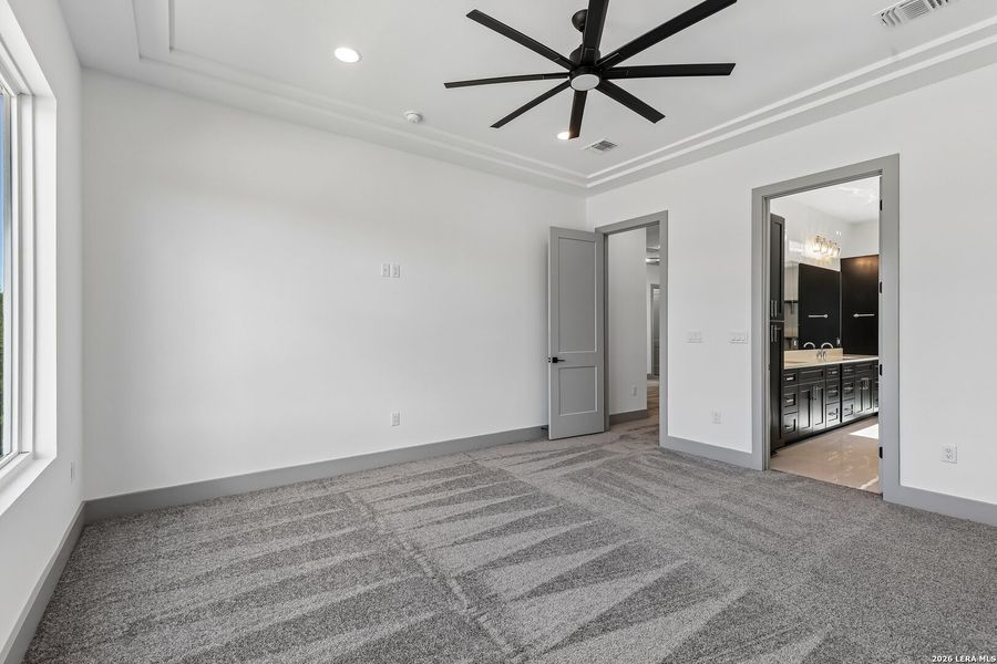 Spacious, unfurnished interior of a new home in , San Antonio (Image 26).