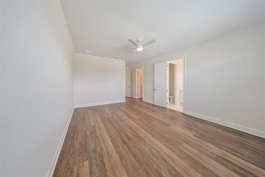 Spacious, unfurnished interior of a new home in , Tampa (Image 16).