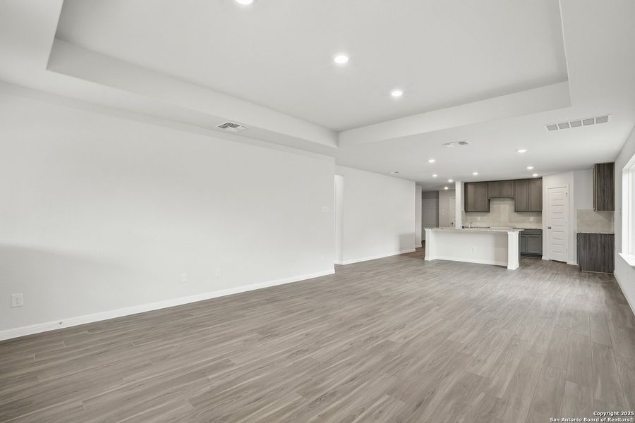 Spacious, unfurnished interior of a new home in Hunters Ranch, San Antonio (Image 29).