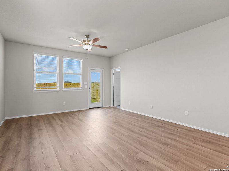 Spacious, unfurnished interior of a new home in Applewhite Meadows, San Antonio (Image 16).