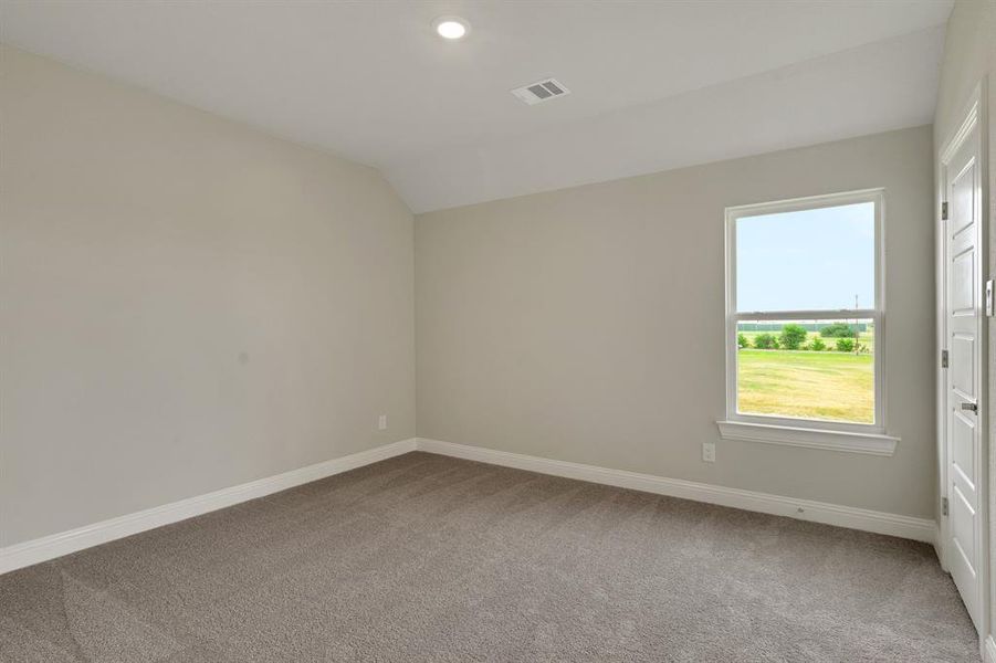Spacious, unfurnished interior of a new home in Highland Crossing, Celina (Image 21).