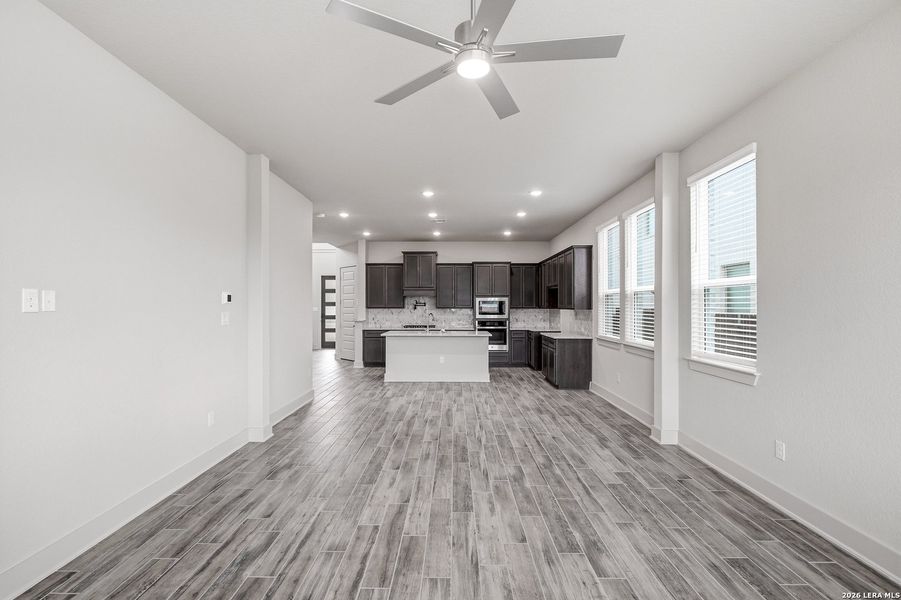 Spacious, unfurnished interior of a new home in Stillwater Ranch, San Antonio (Image 20).