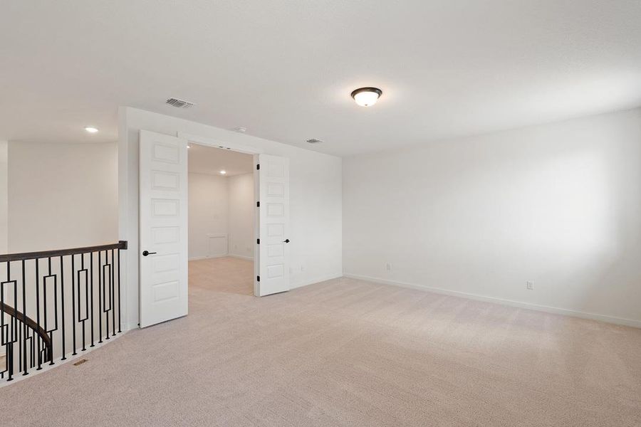 Spacious, unfurnished interior of a new home in Wolf Ranch, Georgetown (Image 27).