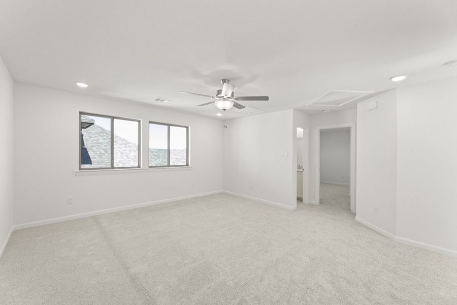 Representative unfurnished interior of a home built from the Trentino by Pacesetter Homes in Keeneland, Aubrey (Image 35).