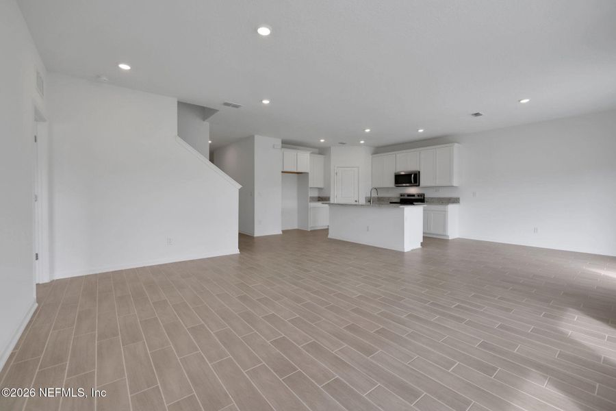 Spacious, unfurnished interior of a new home in Wilford Oaks, Orange Park (Image 32).