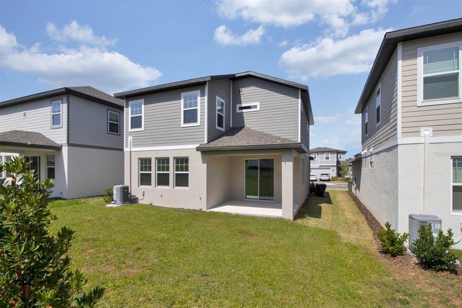 Exterior details and patio area of a home in , Clermont (Image 3).