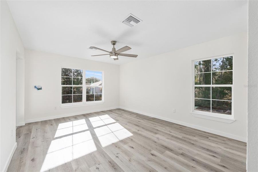 Spacious, unfurnished interior of a new home in , Citrus Springs (Image 13).