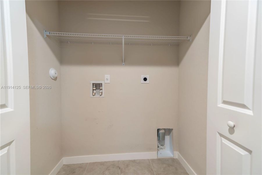 Spacious, unfurnished interior of a new home in , Florida City (Image 21).