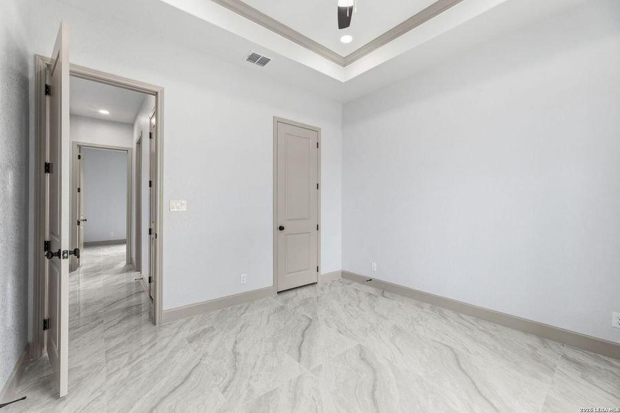 Spacious, unfurnished interior of a new home in , Selma (Image 43).