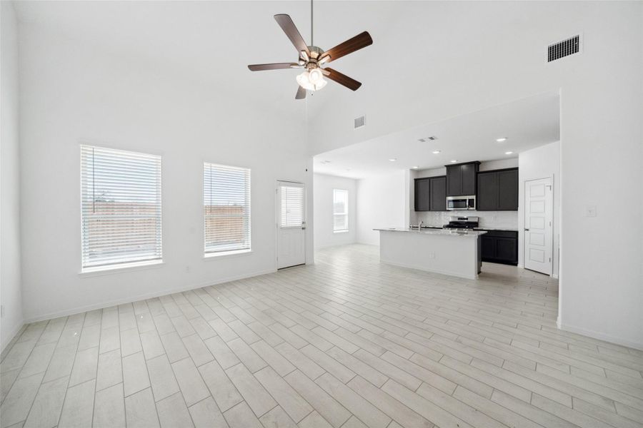 Spacious, unfurnished interior of a new home in Rollingbrook Estates, Baytown (Image 16). Spacious, unfurnished interior of a new home in Rollingbrook Estates, Baytown (Image 16).