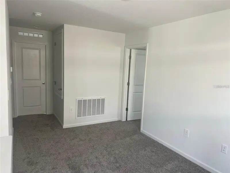 Spacious, unfurnished interior of a new home in , Davenport (Image 7).