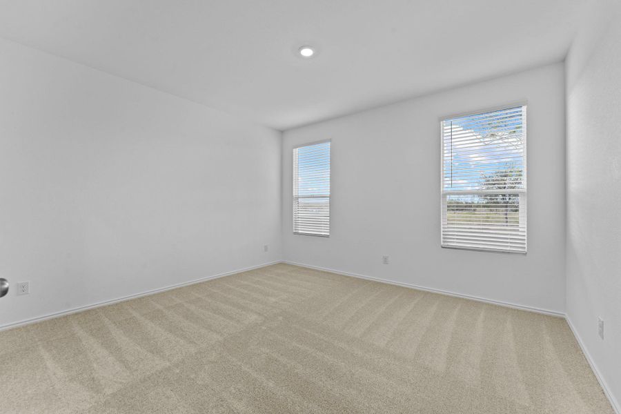 Spacious, unfurnished interior of a new home in Schriber Ranch, Mustang Ridge (Image 25).