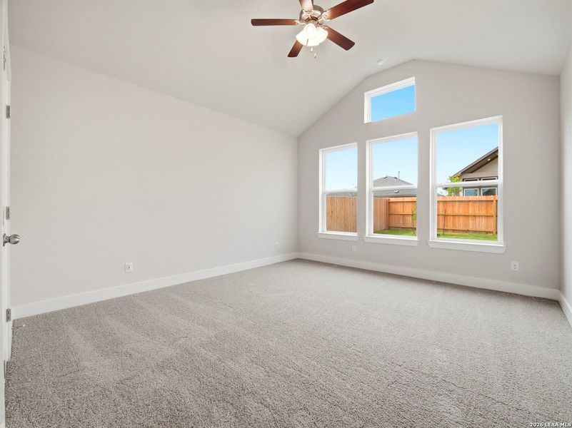 Spacious, unfurnished interior of a new home in Westridge, San Antonio (Image 8).