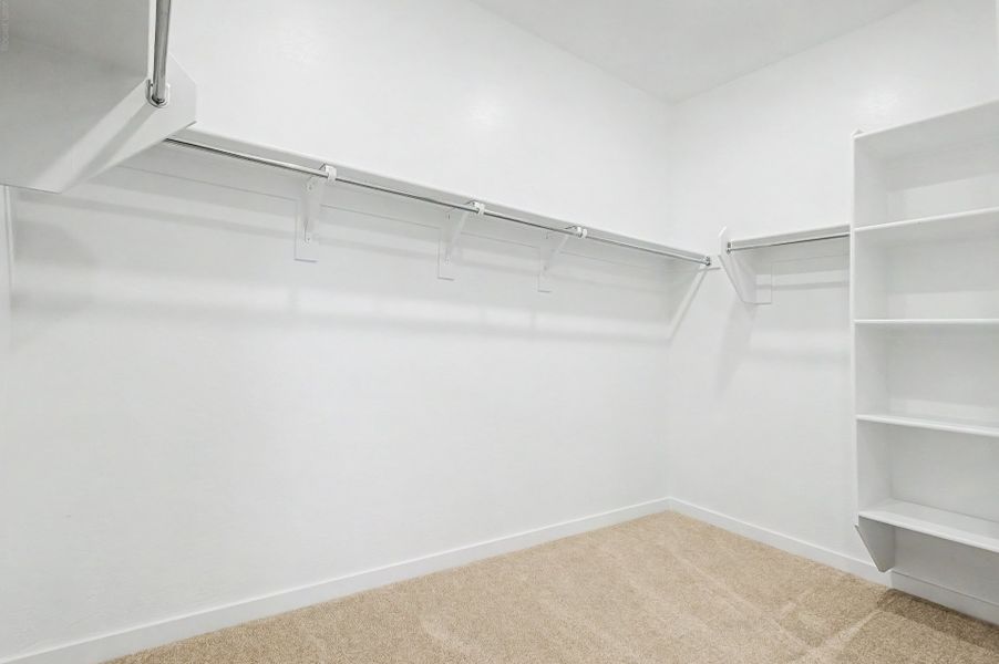 Spacious, unfurnished interior of a new home in Skyline Village, San Tan Valley (Image 7).
