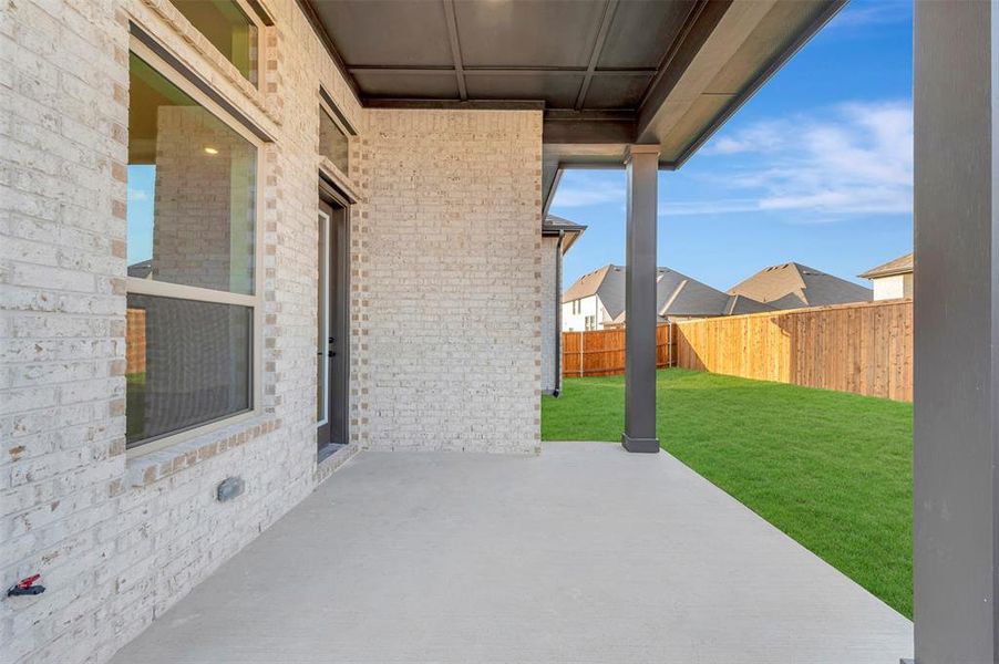 Exterior details and patio area of a home in Sandbrock Ranch, Aubrey (Image 2).