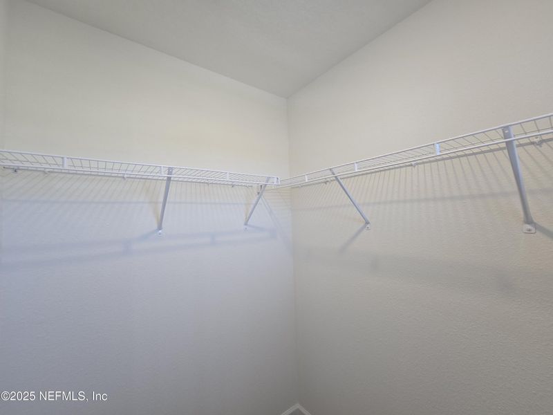 Spacious, unfurnished interior of a new home in Hyland Trail, Green Cove Springs (Image 51).