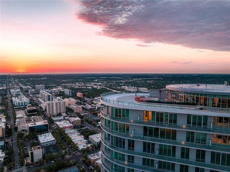 Condo located in St. Petersburg, FL showcasing its design and architecture (Image 2). Condo located in St. Petersburg, FL showcasing its design and architecture (Image 2).